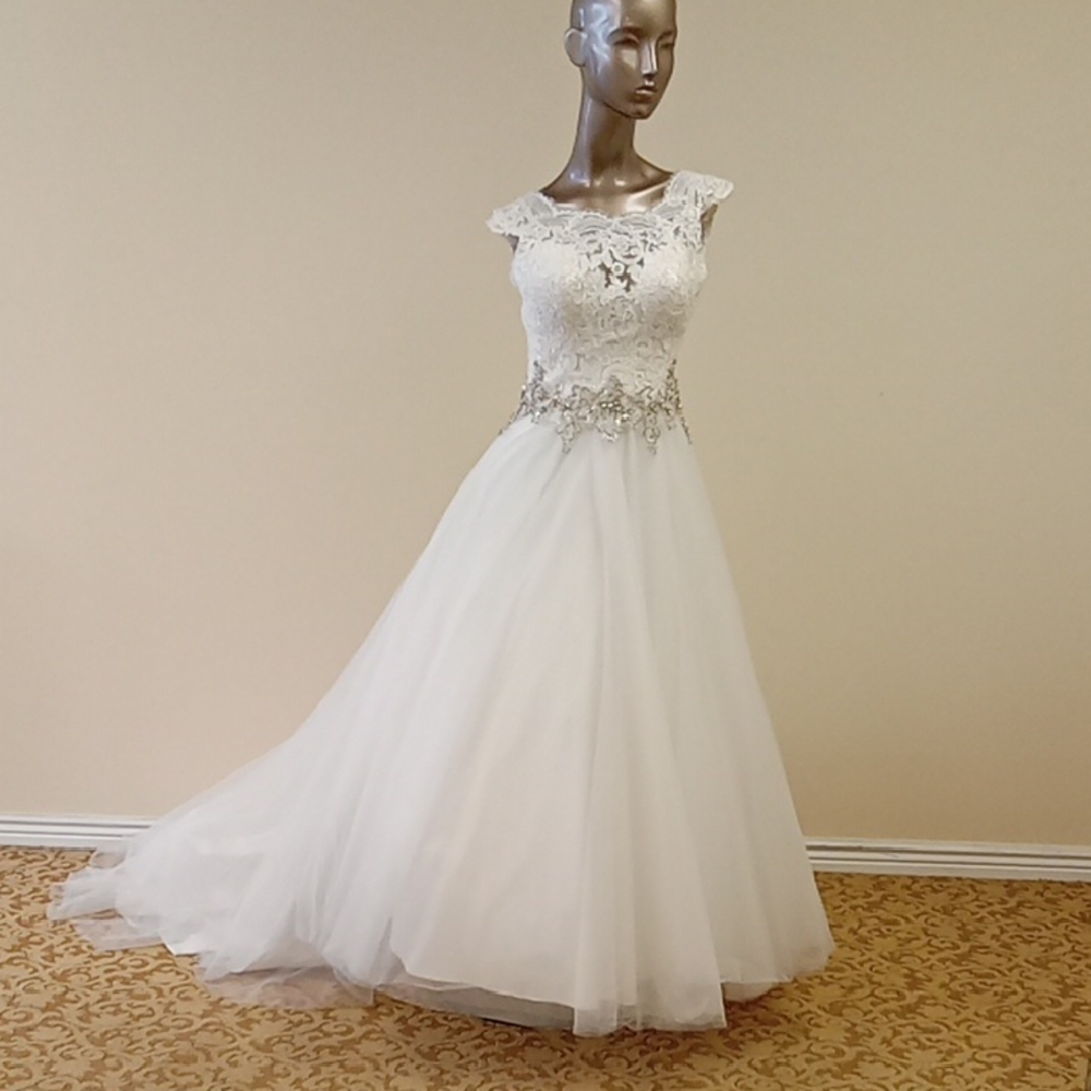 Allure Romance Size 8 Wedding Dress